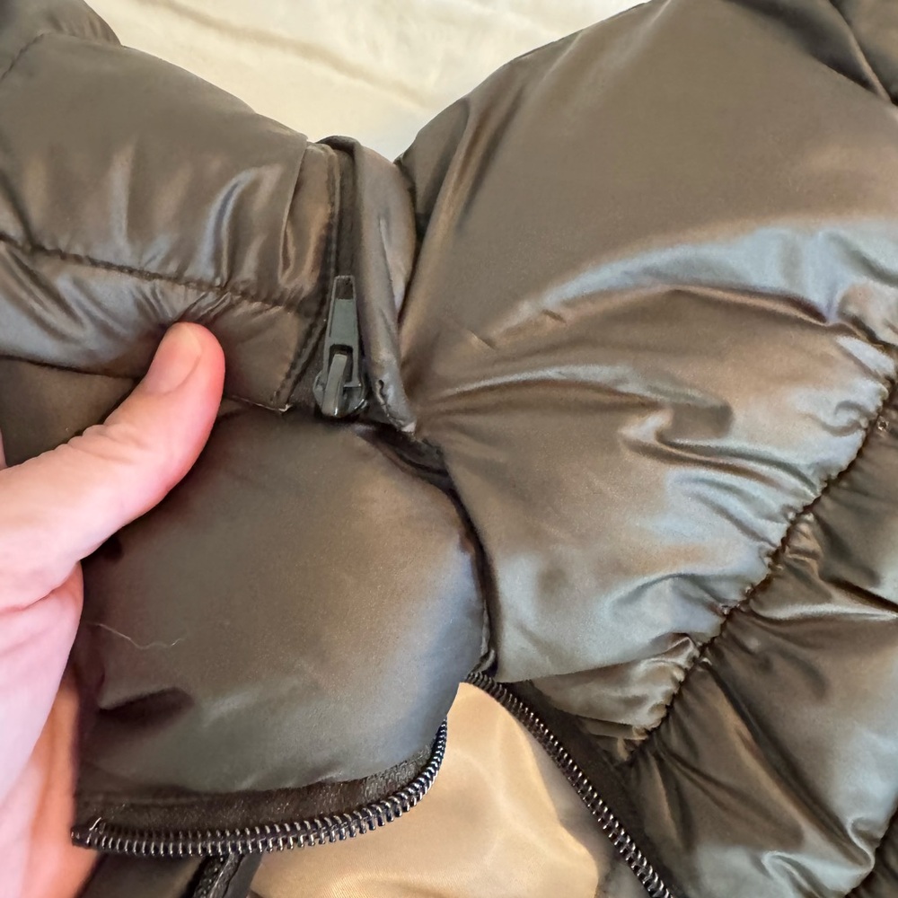 Kenneth Cole Women's Ruched Quilted Hooded Packable Puffer Jacket. EUC. - Picture 6 of 13